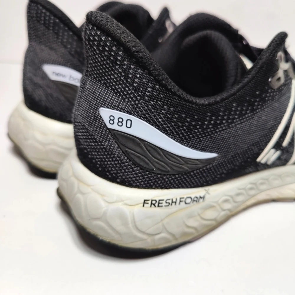 New Balance fresh foam 880 Women's Sneakers Black White Shoes Size 10